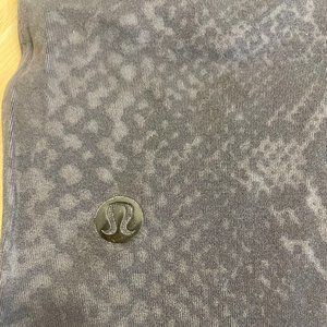 lululemon JET CROP pants - black on black snakeskin print